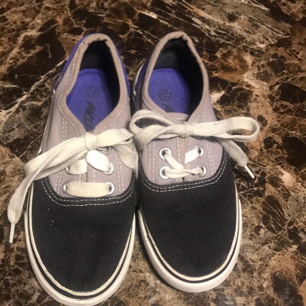Tennis shoes size 12